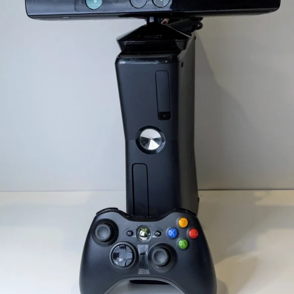 Xbox 360 Slim 4GB + Kinect